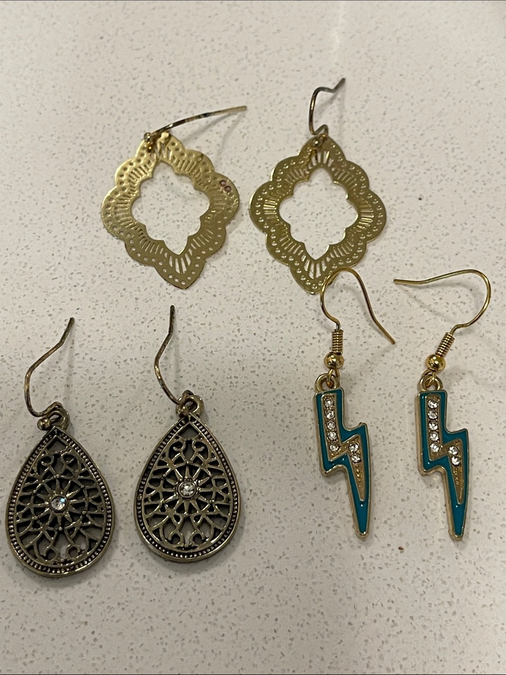 3 sets of hanging earrings various styles